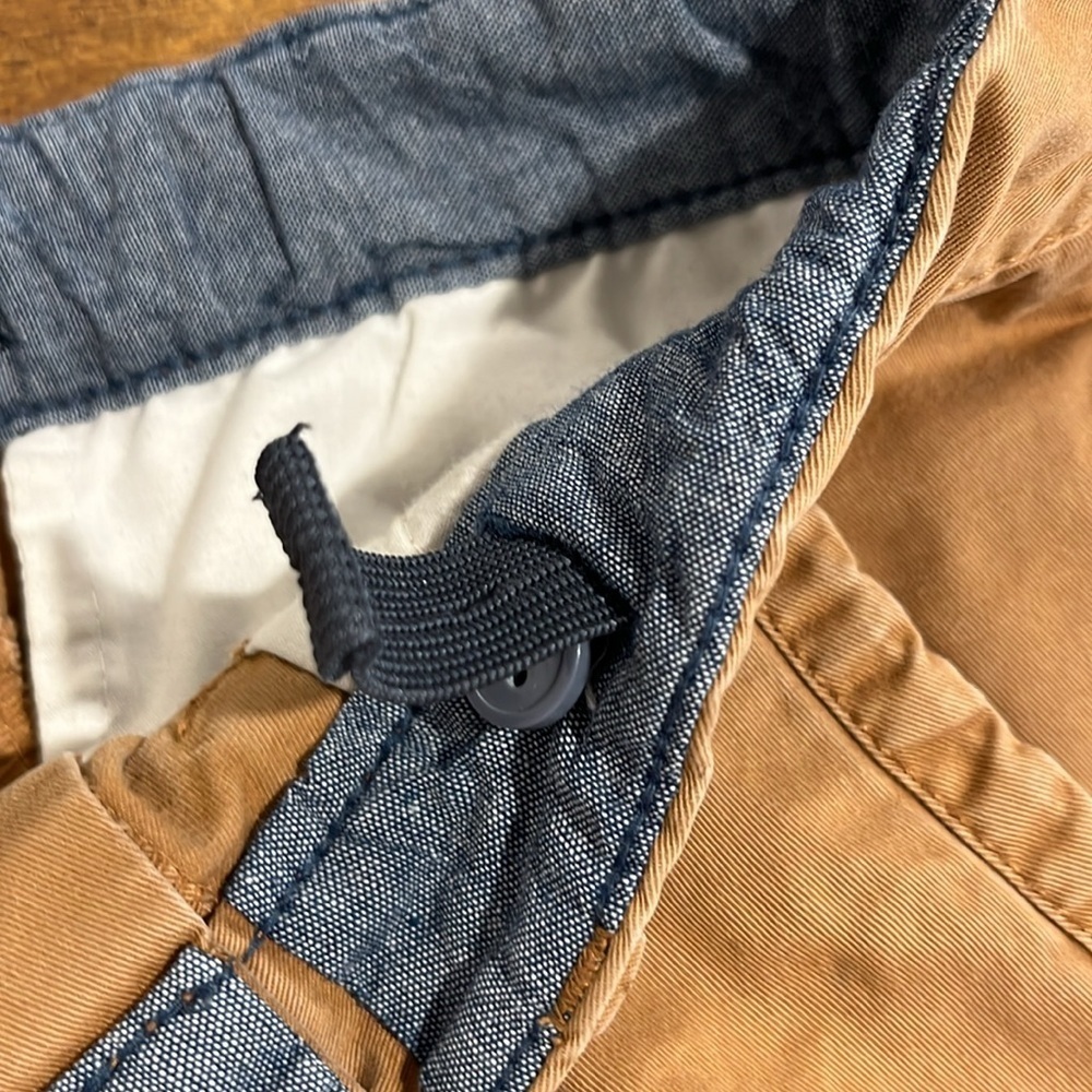 GAP Boys 12 Regular Flat Front Khaki Shorts Adjustable Waist *Play Condition* - Picture 9 of 9
